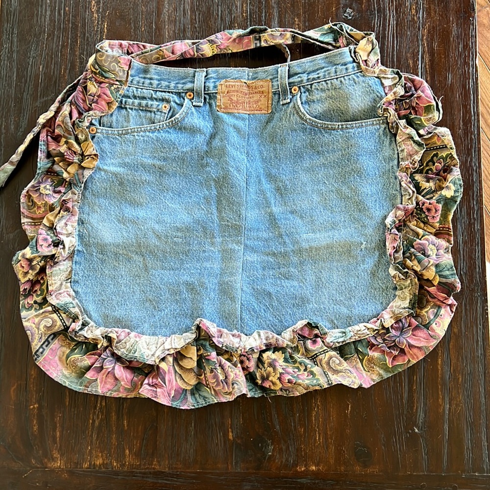 Levi Denim with floral ribbing half apron